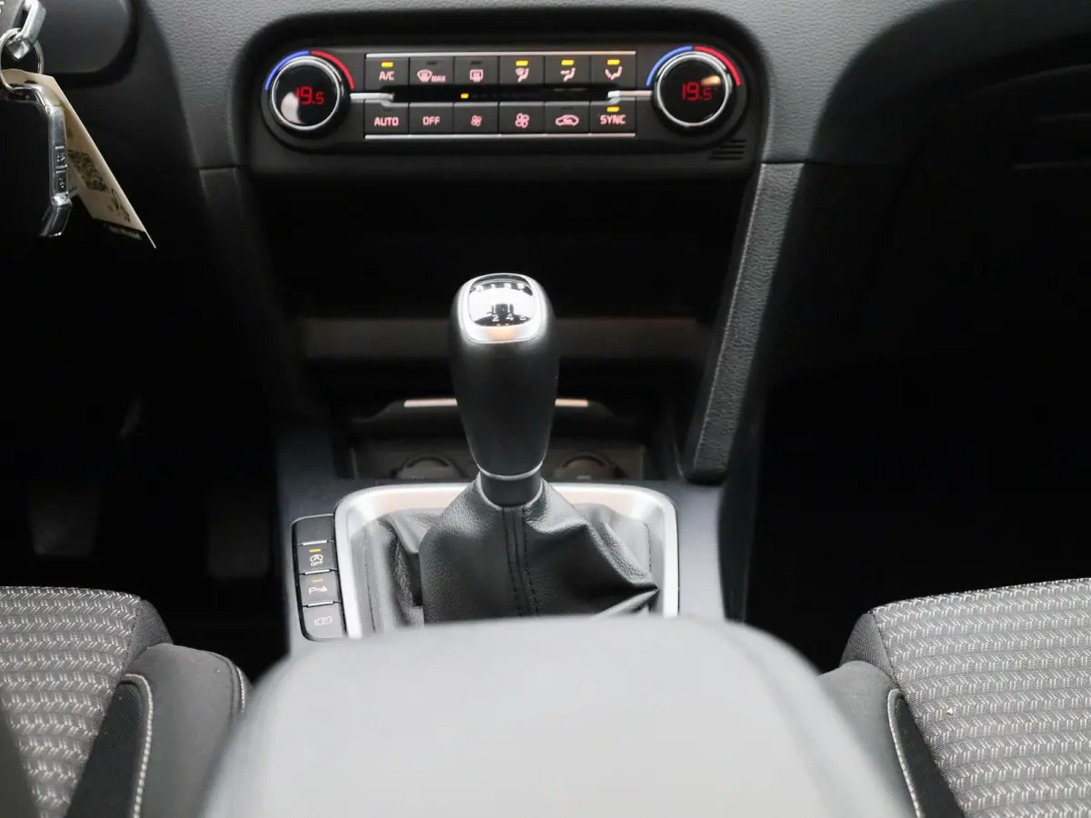 1.0 T-GDi DynamicLine | Apple Carplay / Android Auto | Camera | Parkeersensoren | Climate Control |