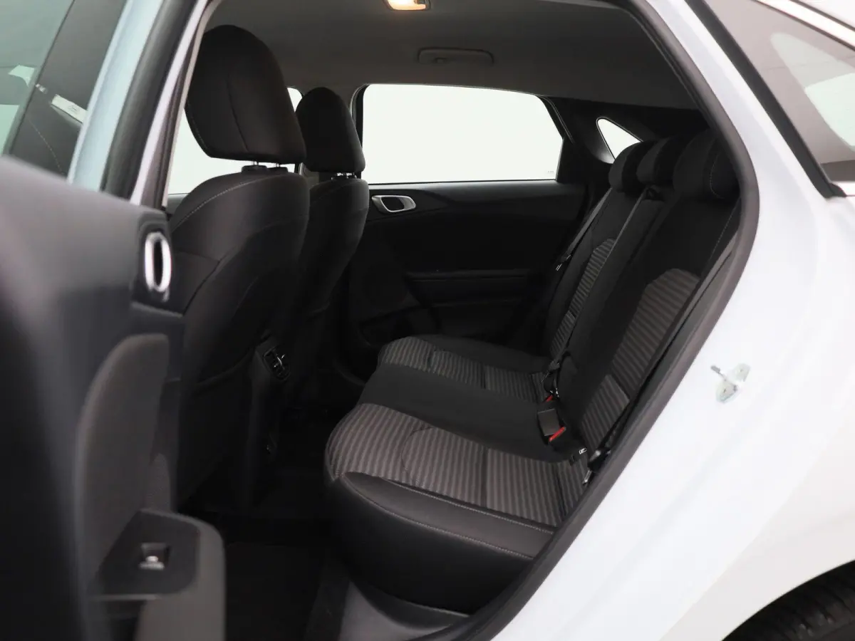 1.0 T-GDi DynamicLine | Apple Carplay / Android Auto | Camera | Parkeersensoren | Climate Control |