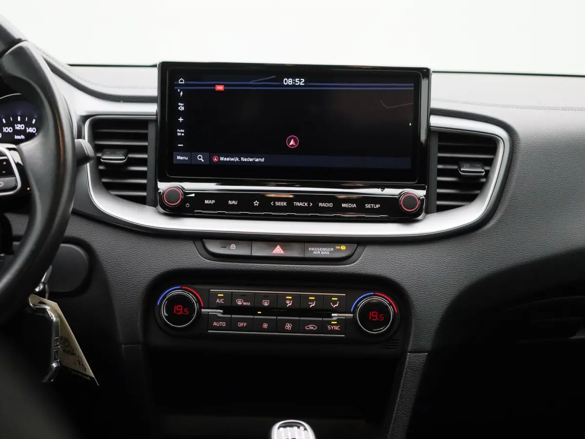1.0 T-GDi DynamicLine | Apple Carplay / Android Auto | Camera | Parkeersensoren | Climate Control |