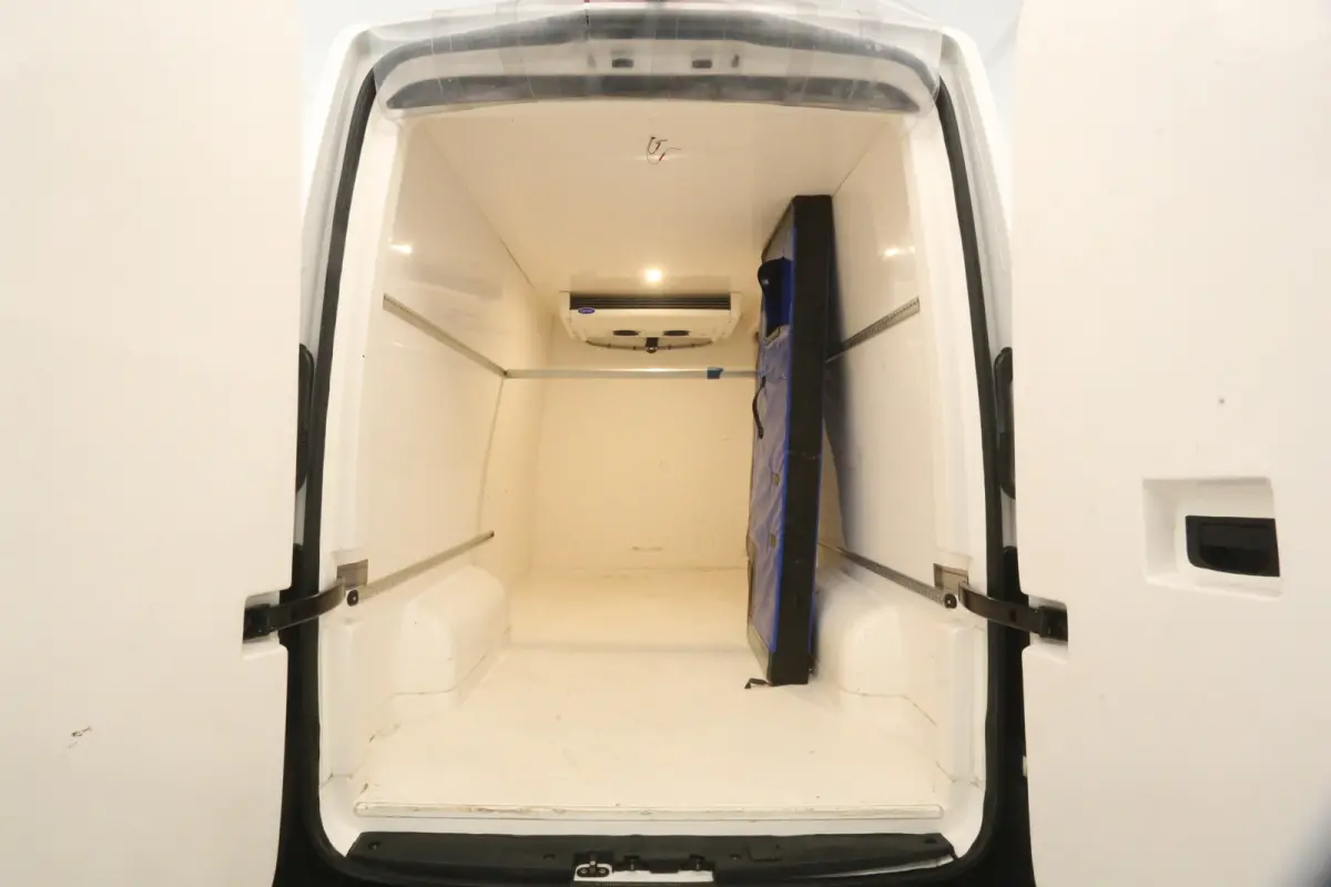2.0 TDI L3H3 | Koel/vrieswagen -20° | 3000kg Trekgew. | Airco | Camera | Carplay | 3 Zits | Koelauto