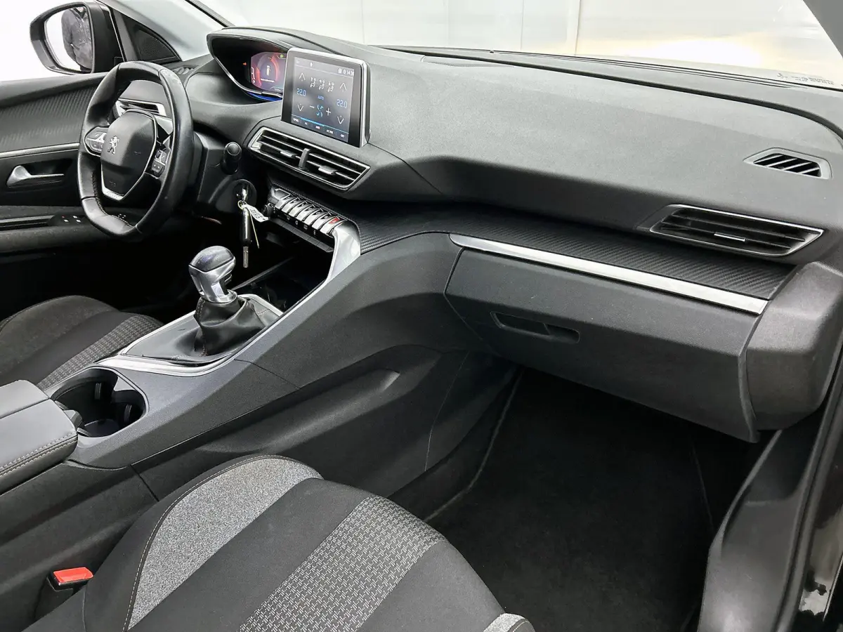 SUV 130pk Executive |GRATIS € 1000,- ACCESSOIRES NAAR KEUZE! | Trekhaak| Navigatie | Camera | Apple Carplay / Android Auto | Draadloze telefoonlader |  | Lage kilometerstand | 17" lichtmet