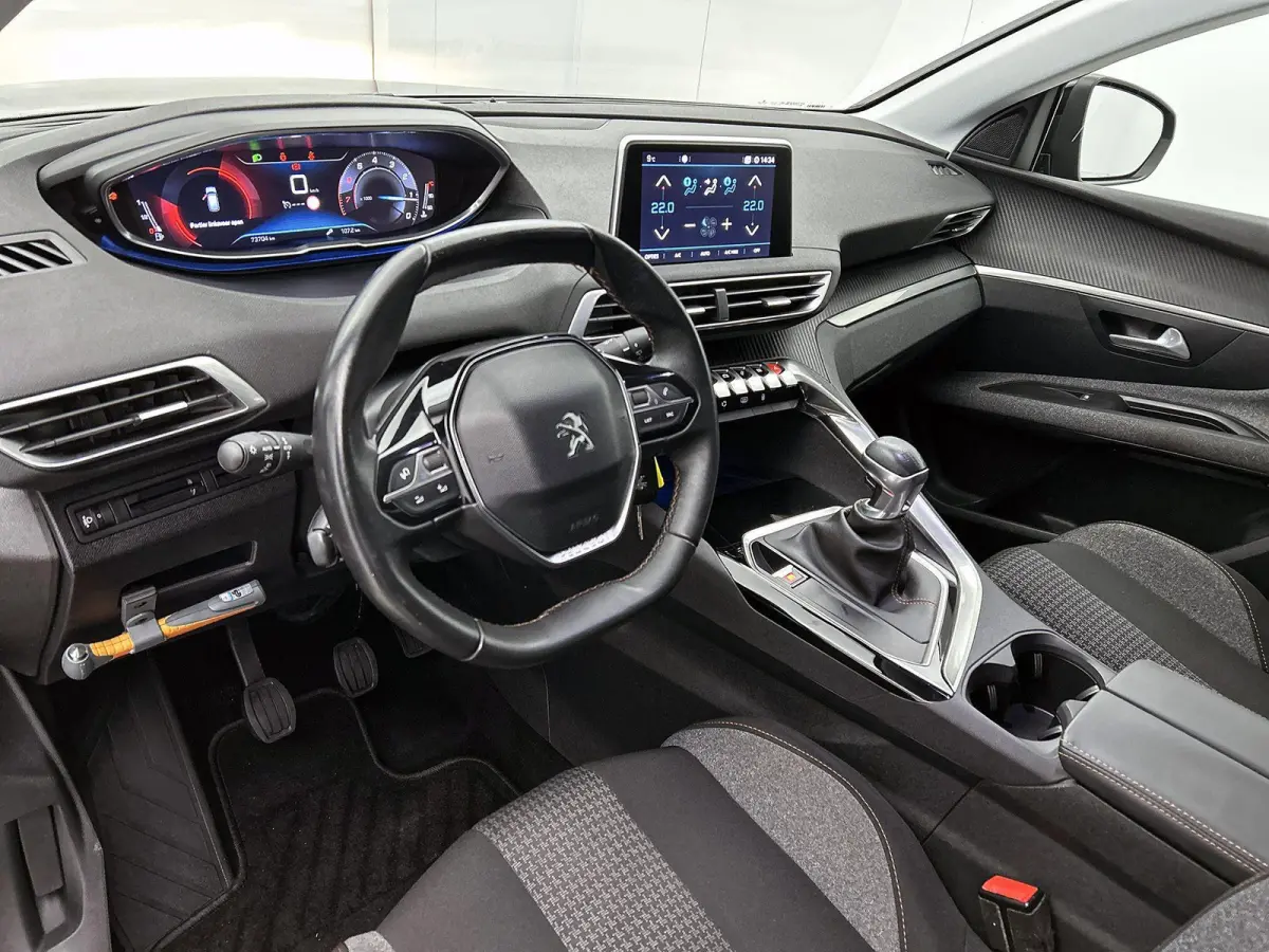 SUV 130pk Executive |GRATIS € 1000,- ACCESSOIRES NAAR KEUZE! | Trekhaak| Navigatie | Camera | Apple Carplay / Android Auto | Draadloze telefoonlader |  | Lage kilometerstand | 17" lichtmet