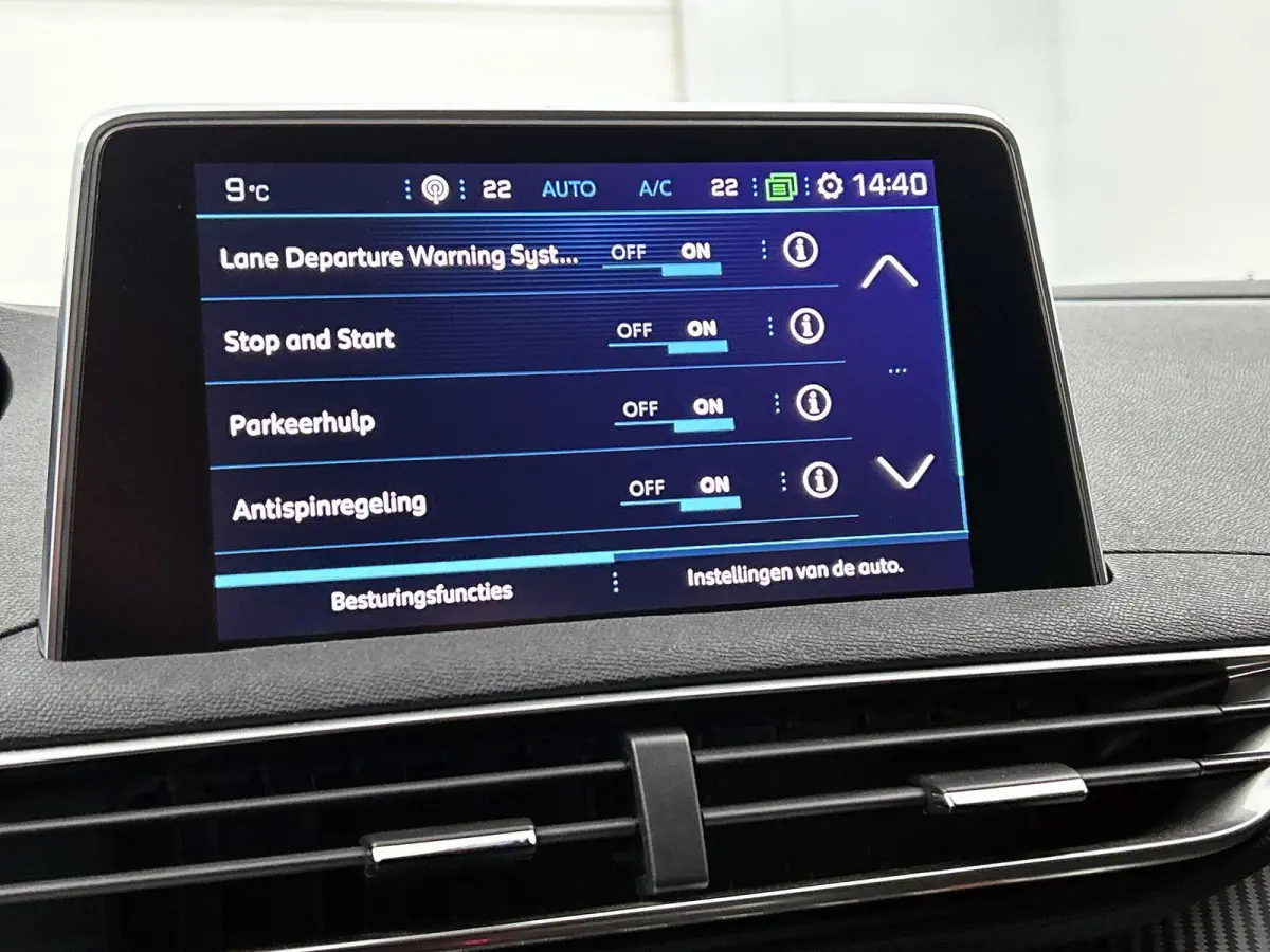 SUV 130pk Executive |GRATIS € 1000,- ACCESSOIRES NAAR KEUZE! | Trekhaak| Navigatie | Camera | Apple Carplay / Android Auto | Draadloze telefoonlader |  | Lage kilometerstand | 17" lichtmet