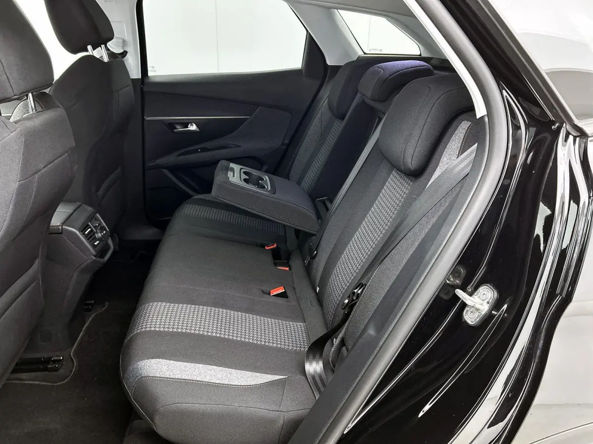 SUV 130pk Executive |GRATIS € 1000,- ACCESSOIRES NAAR KEUZE! | Trekhaak| Navigatie | Camera | Apple Carplay / Android Auto | Draadloze telefoonlader |  | Lage kilometerstand | 17" lichtmet