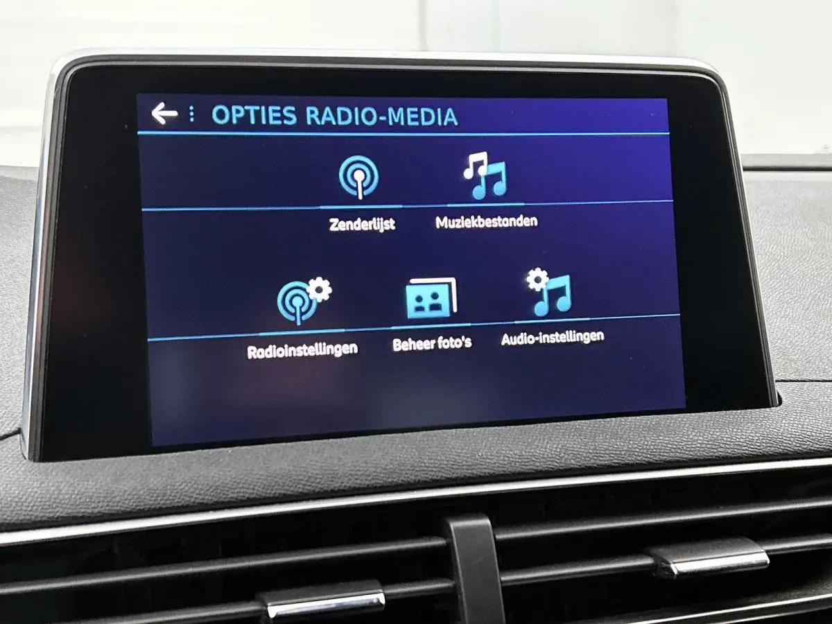SUV 130pk Executive |GRATIS € 1000,- ACCESSOIRES NAAR KEUZE! | Trekhaak| Navigatie | Camera | Apple Carplay / Android Auto | Draadloze telefoonlader |  | Lage kilometerstand | 17" lichtmet