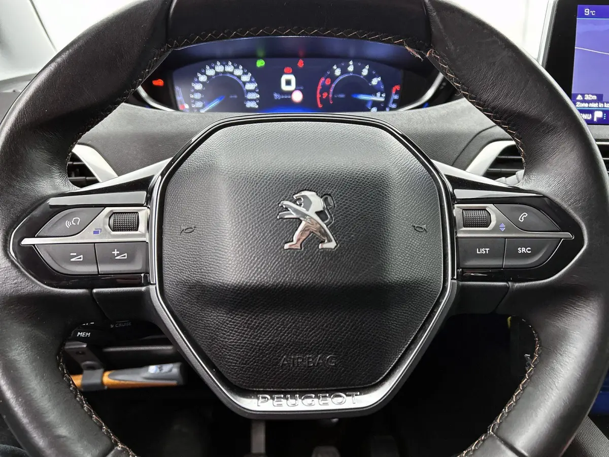 SUV 130pk Executive |GRATIS € 1000,- ACCESSOIRES NAAR KEUZE! | Trekhaak| Navigatie | Camera | Apple Carplay / Android Auto | Draadloze telefoonlader |  | Lage kilometerstand | 17" lichtmet