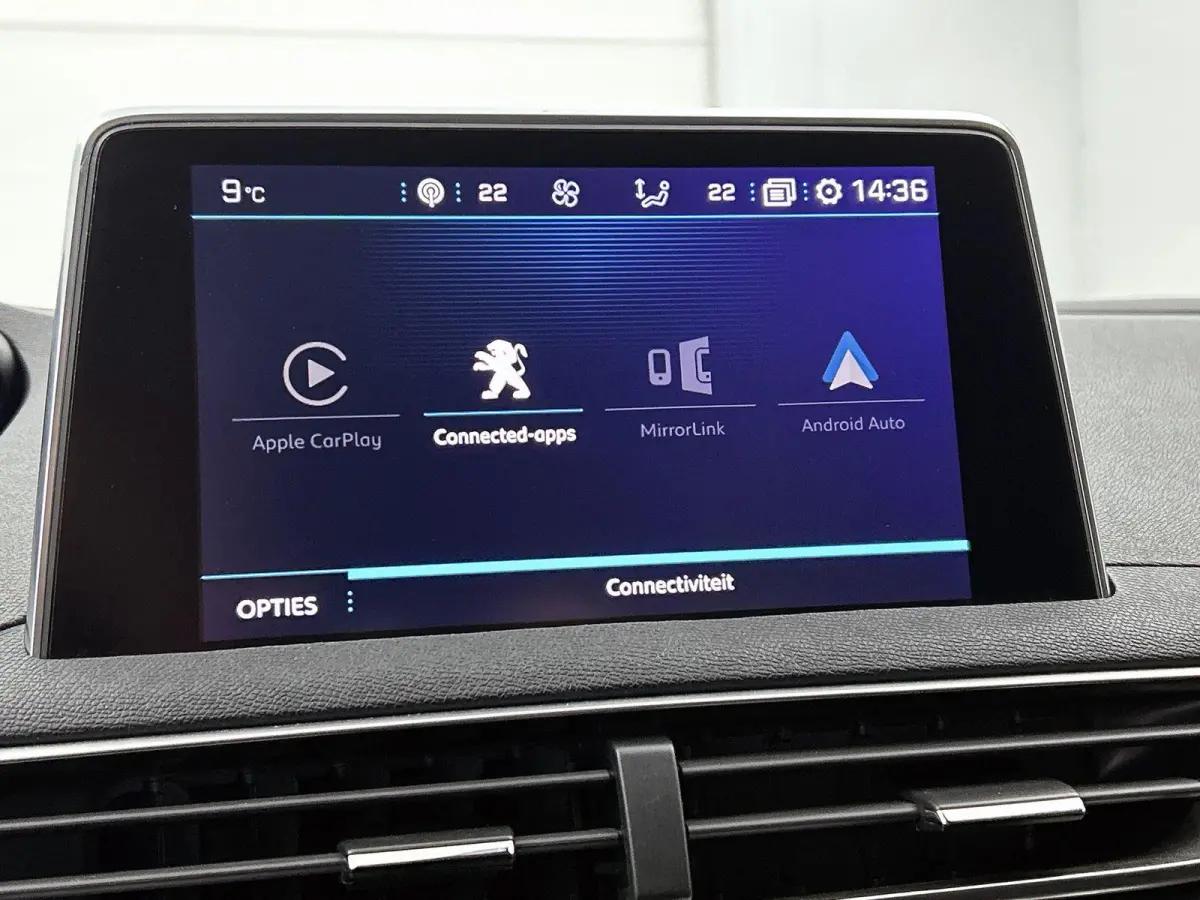 SUV 130pk Executive |GRATIS € 1000,- ACCESSOIRES NAAR KEUZE! | Trekhaak| Navigatie | Camera | Apple Carplay / Android Auto | Draadloze telefoonlader |  | Lage kilometerstand | 17" lichtmet