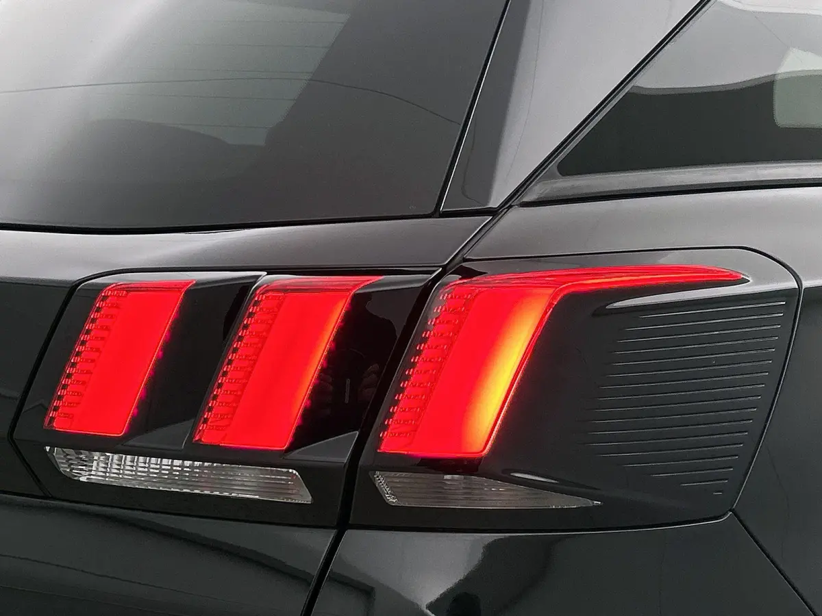 SUV 130pk Executive |GRATIS € 1000,- ACCESSOIRES NAAR KEUZE! | Trekhaak| Navigatie | Camera | Apple Carplay / Android Auto | Draadloze telefoonlader |  | Lage kilometerstand | 17" lichtmet