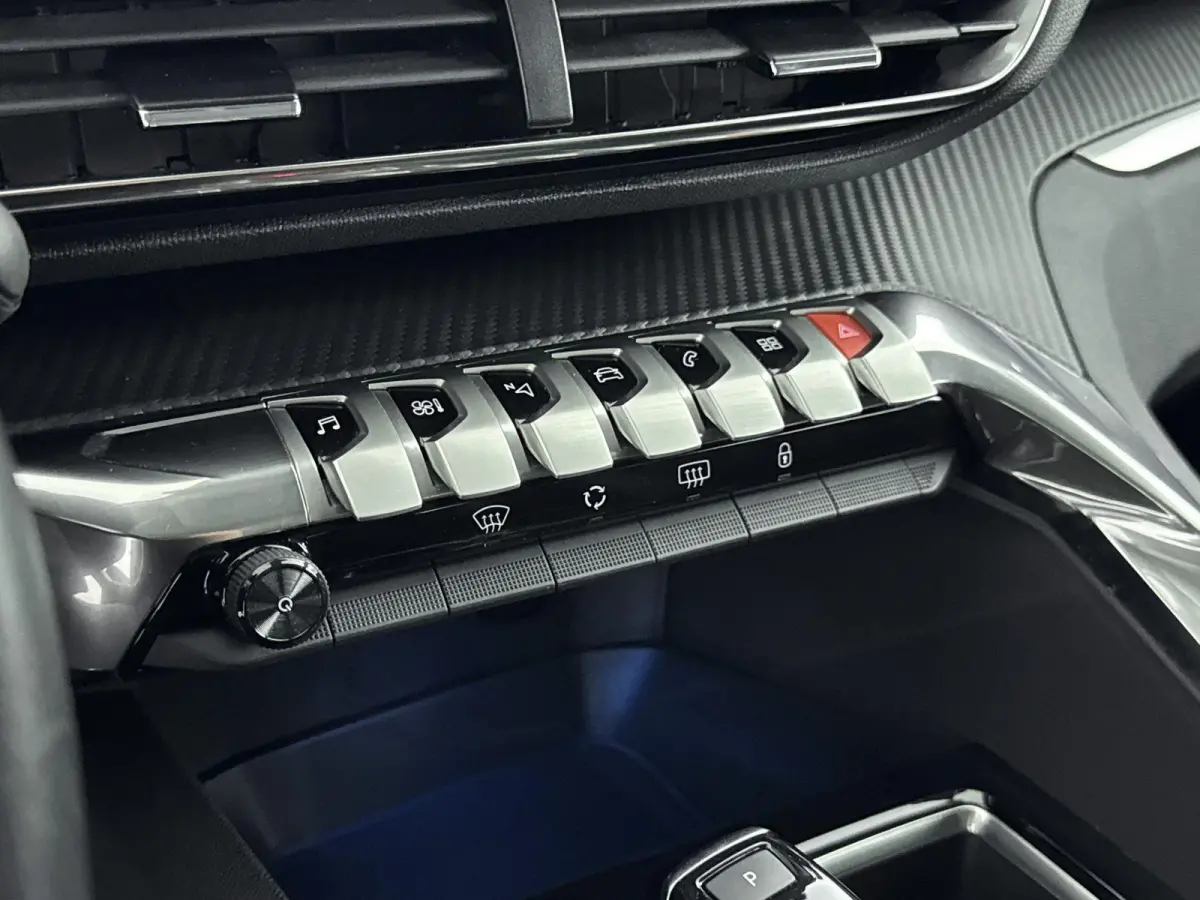 SUV 130pk Automaat Active Pack | 1ste eigenaar | Camera | Navigatie | 7 persoons | LED lampen | Camera