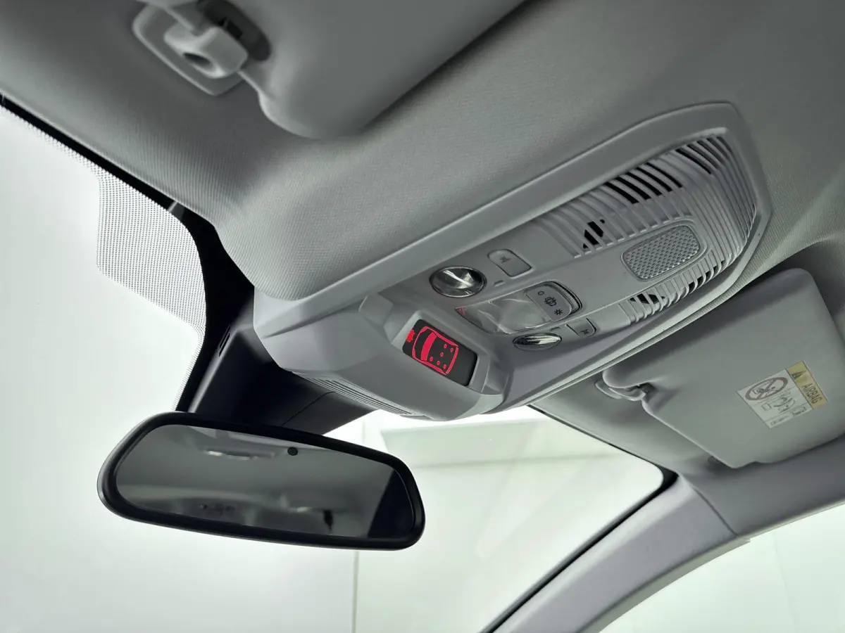 SUV 130pk Automaat Active Pack | 1ste eigenaar | Camera | Navigatie | 7 persoons | LED lampen | Camera