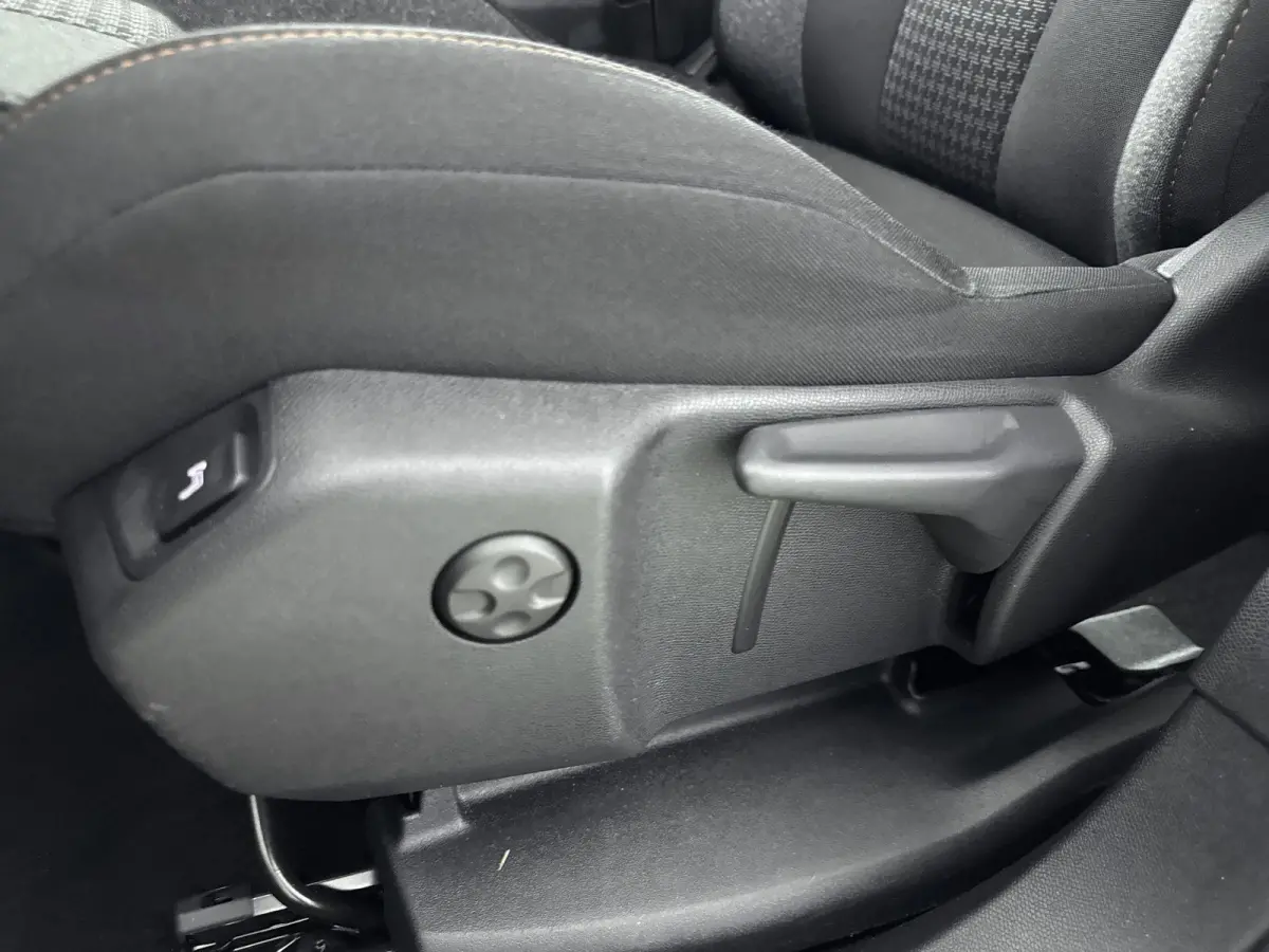 SUV 130pk Automaat Active Pack | 1ste eigenaar | Camera | Navigatie | 7 persoons | LED lampen | Camera