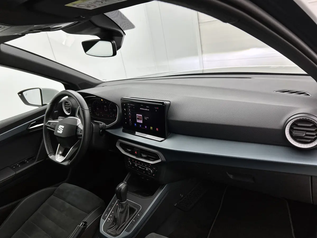 1.0 TSI Xperience 111PK Automaat / Stoelverwarming / Airco-ecc. / 1/2 leder / Lmv.18" / Navigatie / Apk 01-2028