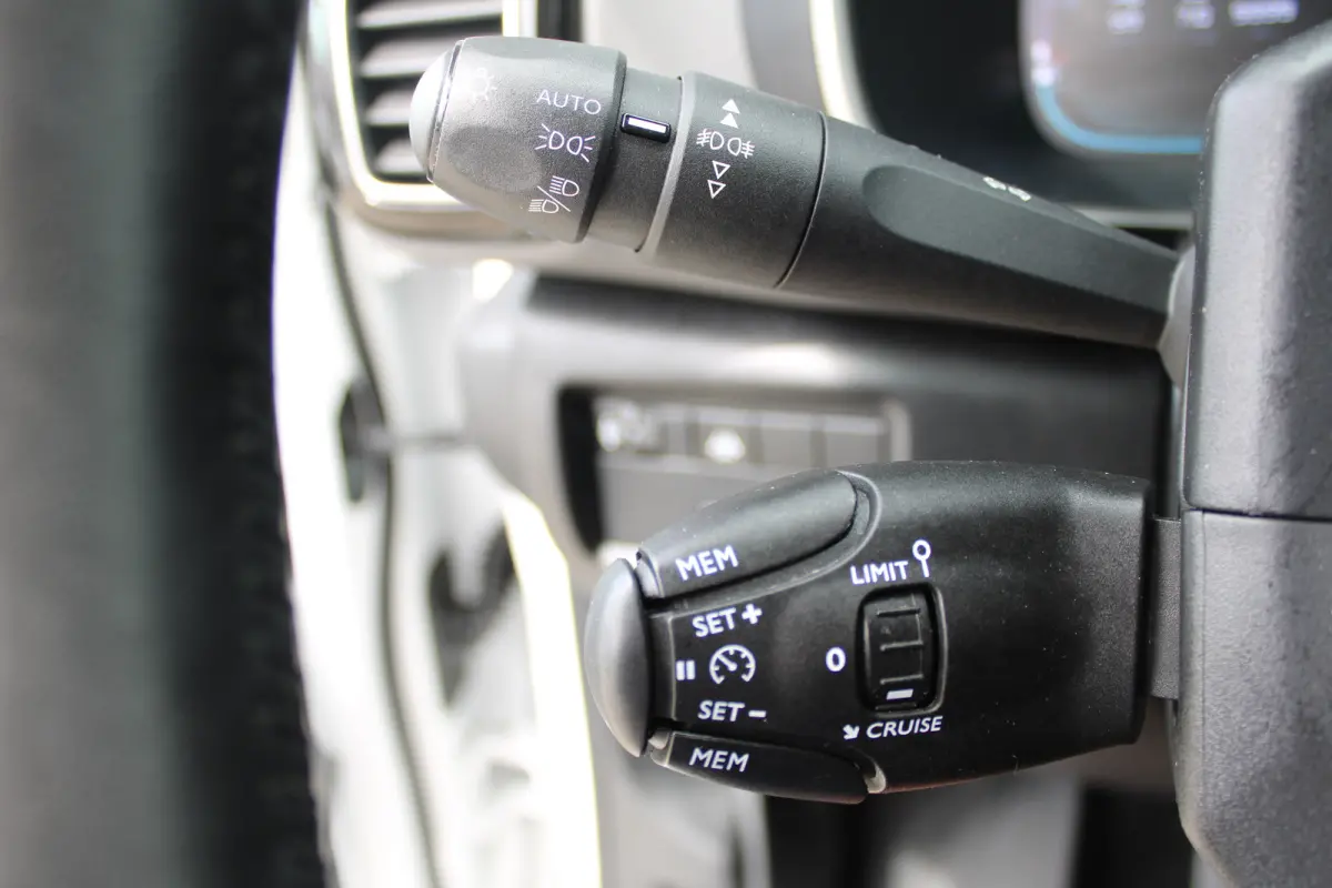 1.2 PureTech Business | camera | navigatie | climate controle | apple carplay/android auto |