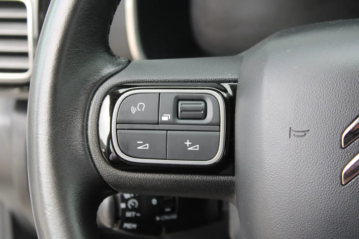 1.2 PureTech Business | camera | navigatie | climate controle | apple carplay/android auto |