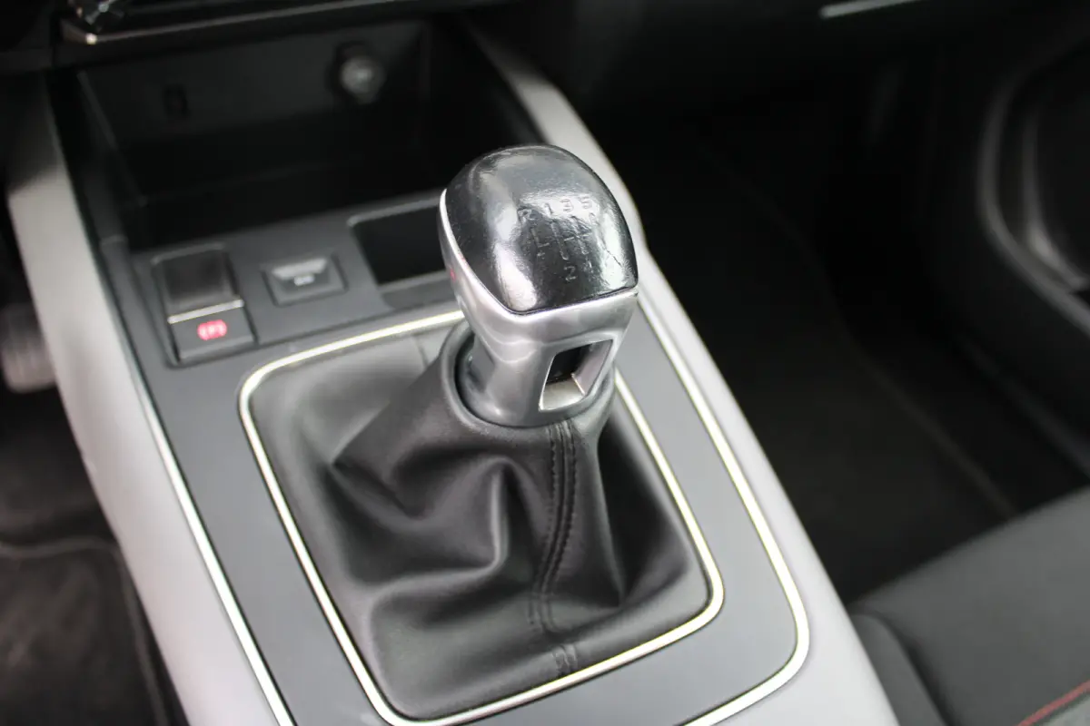 1.2 PureTech Business | camera | navigatie | climate controle | apple carplay/android auto |