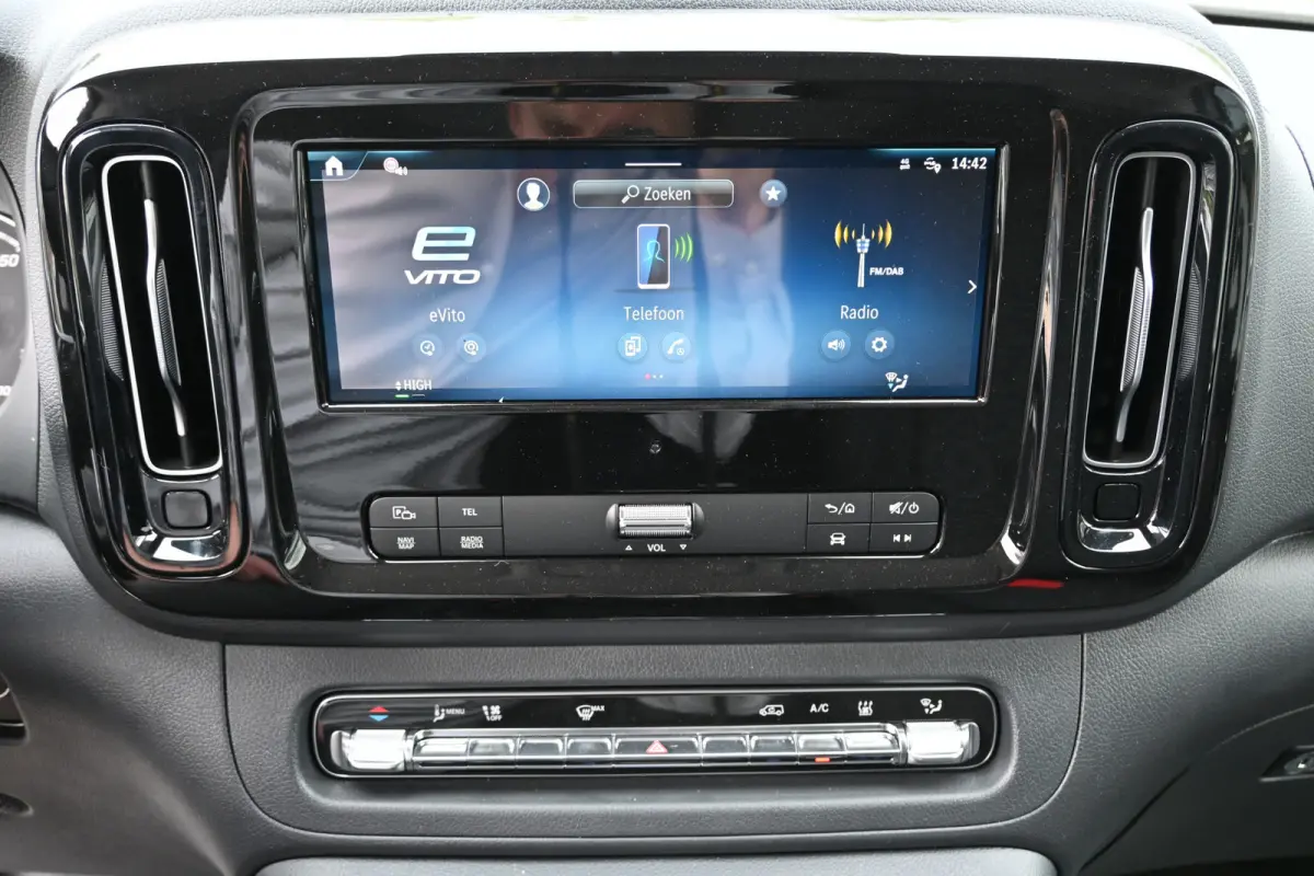 112 Facelift L2 60 kWh Pro Snellader, Smartphone integratiepakket, Leder stuur, Winter pakket, Etc.
