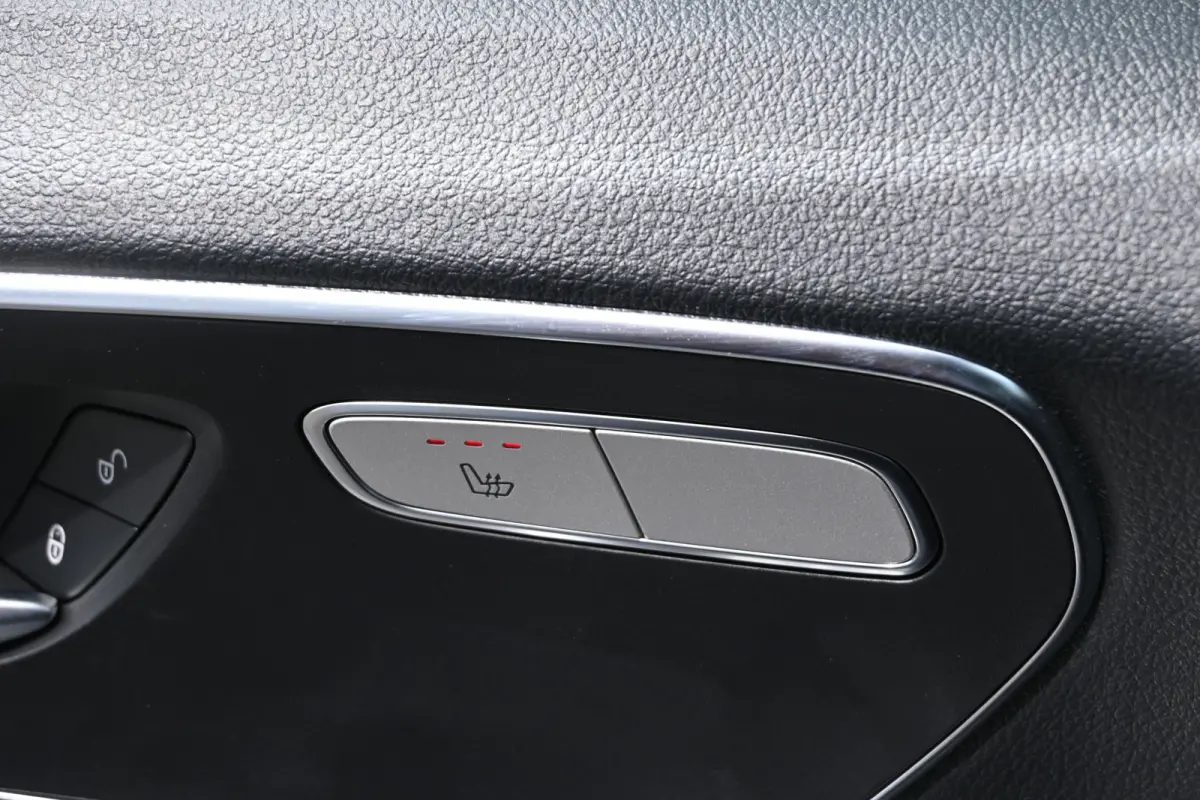 112 Facelift L2 60 kWh Pro Snellader, Smartphone integratiepakket, Leder stuur, Winter pakket, Etc.