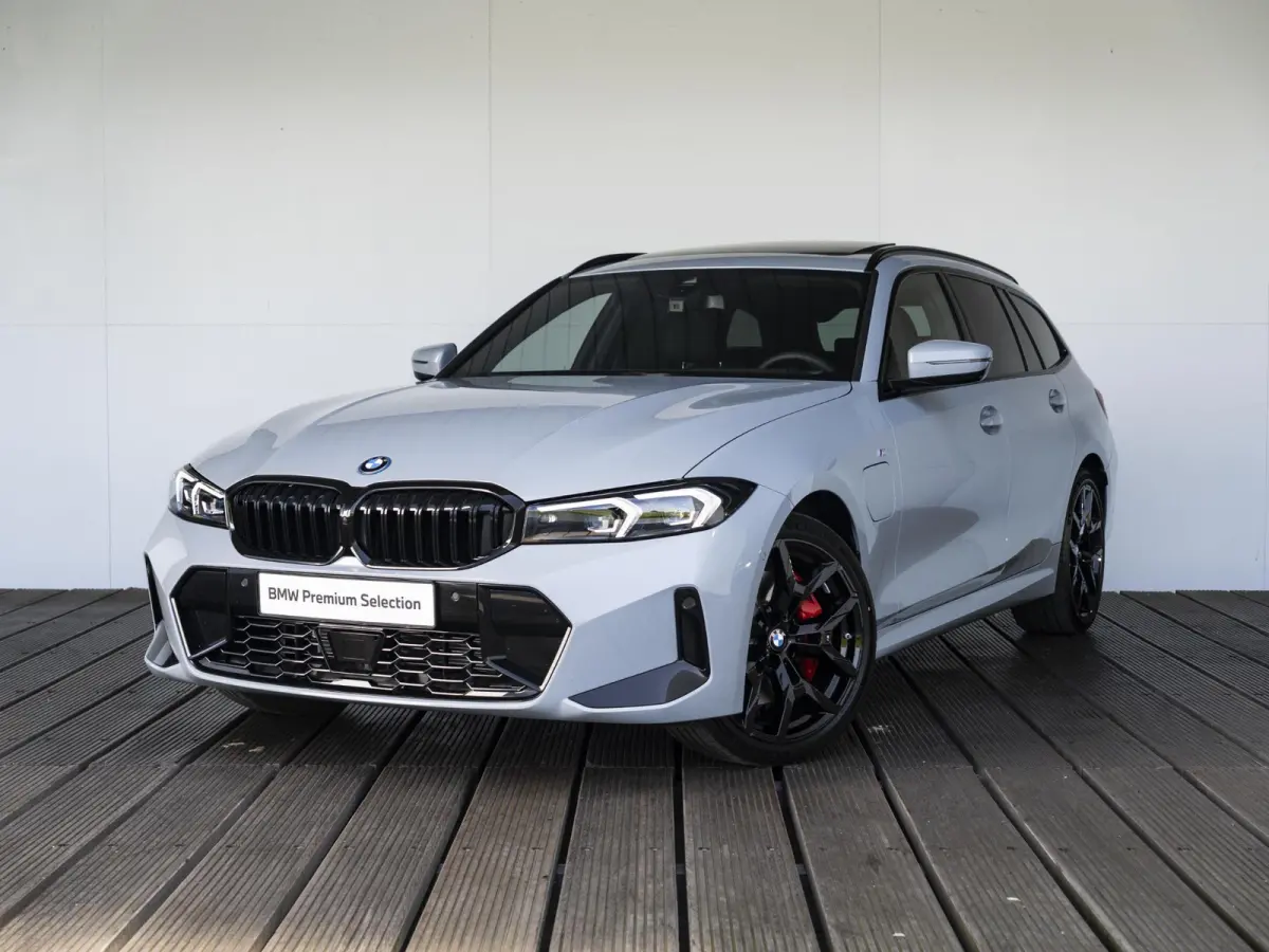 330e | M Sportpakket Pro | Innovation Pack | 19 inch | Stuurwielrand verwarmd | Glazen panoramadak | Trekhaak | Adaptive Cruise Control | Parking Assistant Plus