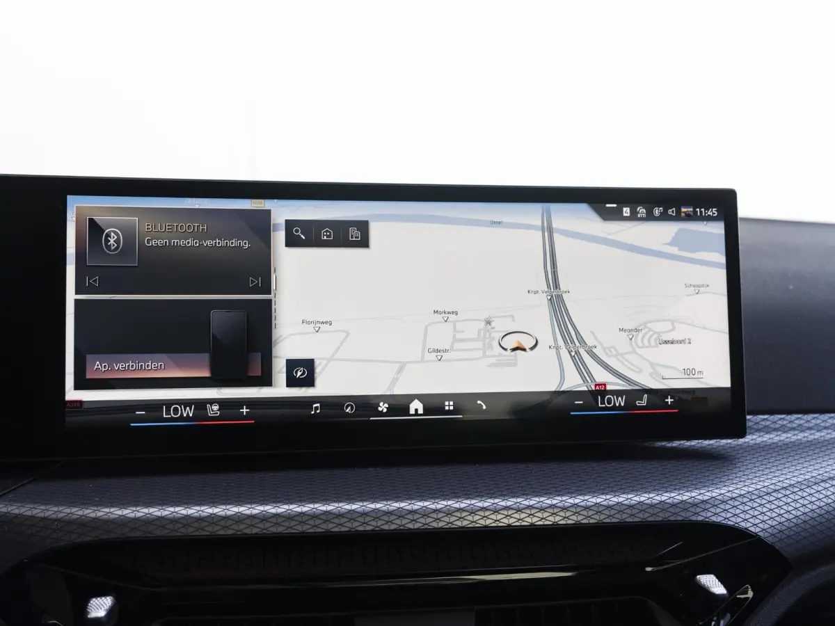 330e | M Sportpakket Pro | Innovation Pack | 19 inch | Stuurwielrand verwarmd | Glazen panoramadak | Trekhaak | Adaptive Cruise Control | Parking Assistant Plus