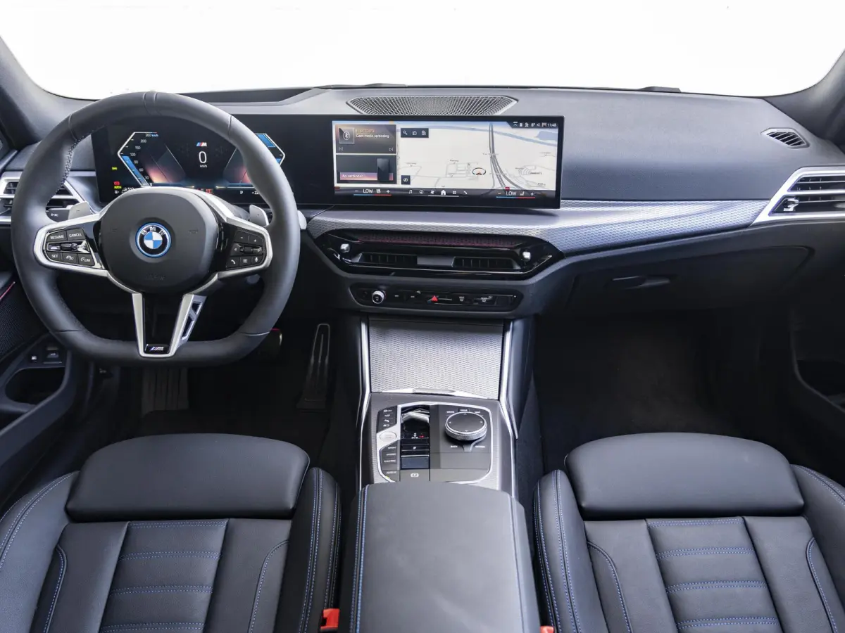 330e | M Sportpakket Pro | Innovation Pack | 19 inch | Stuurwielrand verwarmd | Glazen panoramadak | Trekhaak | Adaptive Cruise Control | Parking Assistant Plus