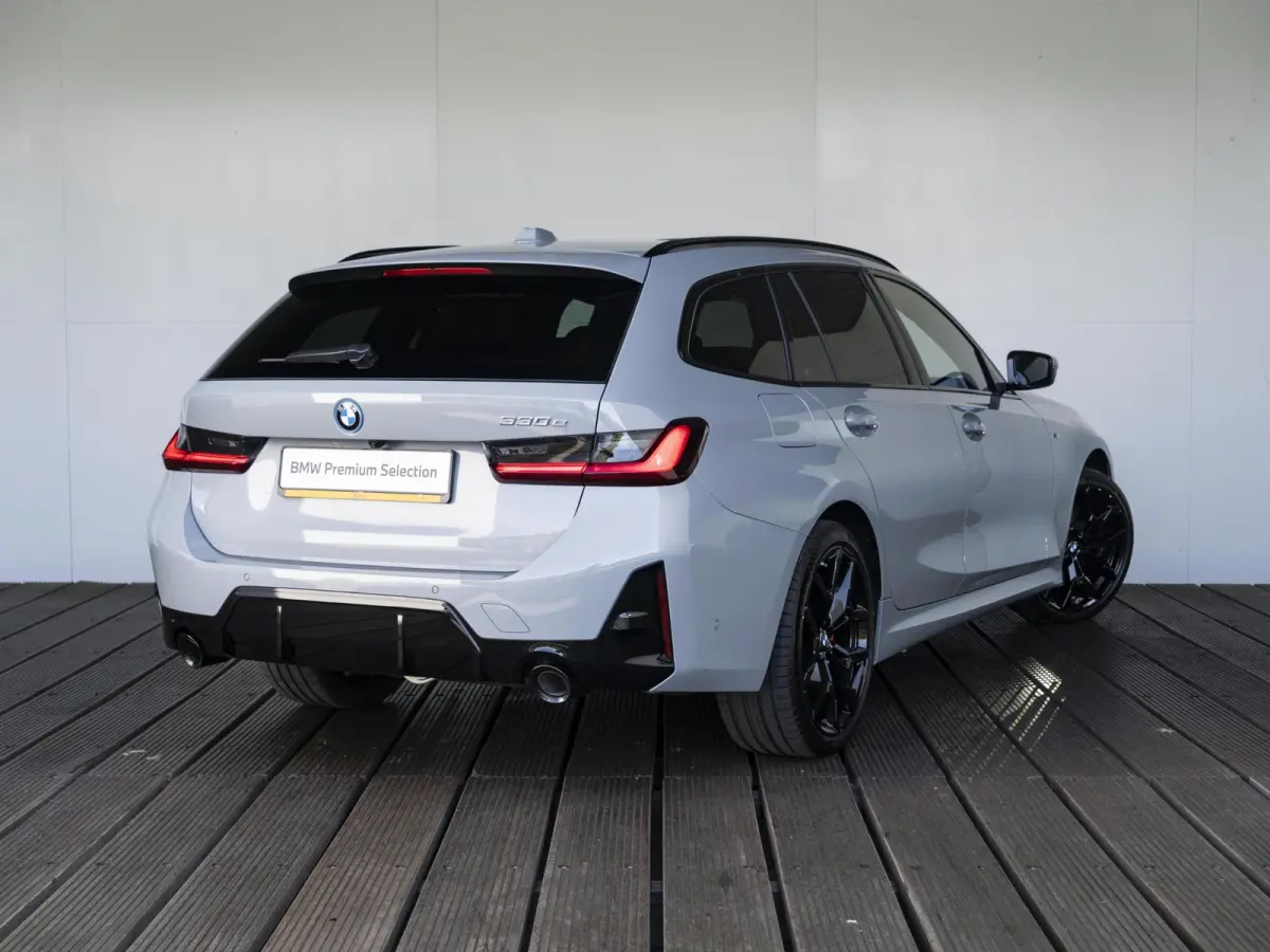 330e | M Sportpakket Pro | Innovation Pack | 19 inch | Stuurwielrand verwarmd | Glazen panoramadak | Trekhaak | Adaptive Cruise Control | Parking Assistant Plus