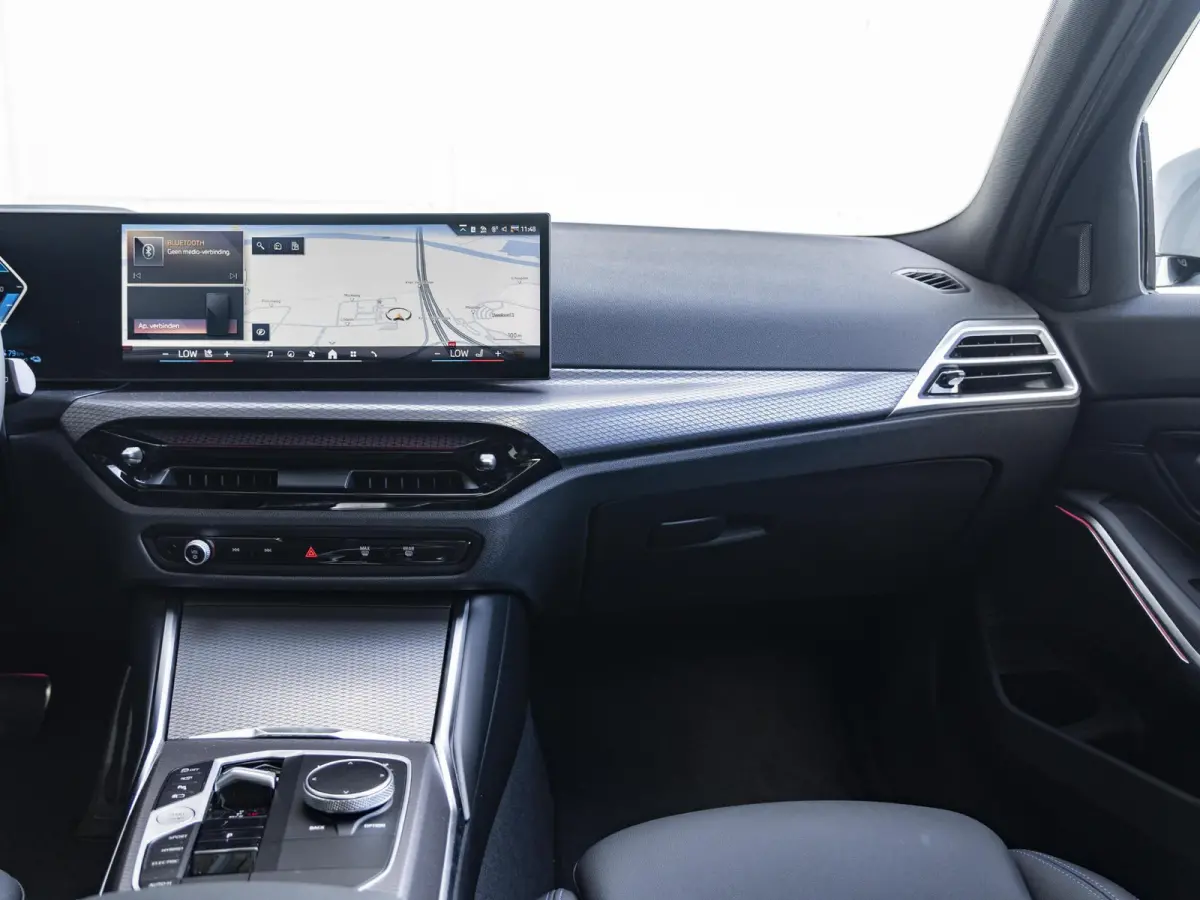 330e | M Sportpakket Pro | Innovation Pack | 19 inch | Stuurwielrand verwarmd | Glazen panoramadak | Trekhaak | Adaptive Cruise Control | Parking Assistant Plus