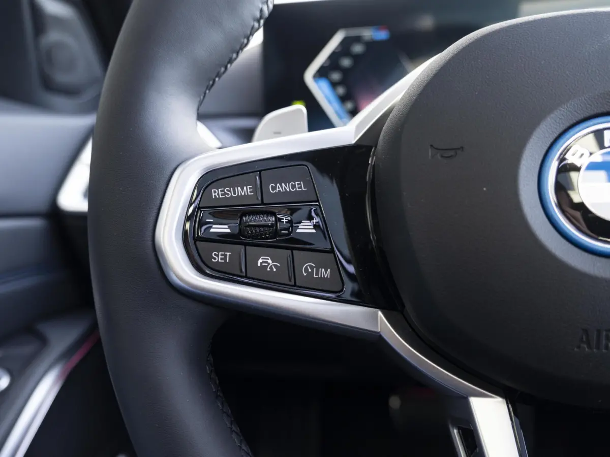 330e | M Sportpakket Pro | Innovation Pack | 19 inch | Stuurwielrand verwarmd | Glazen panoramadak | Trekhaak | Adaptive Cruise Control | Parking Assistant Plus