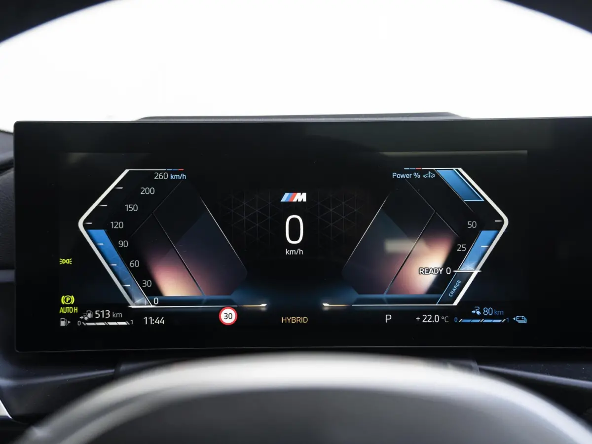 330e | M Sportpakket Pro | Innovation Pack | 19 inch | Stuurwielrand verwarmd | Glazen panoramadak | Trekhaak | Adaptive Cruise Control | Parking Assistant Plus
