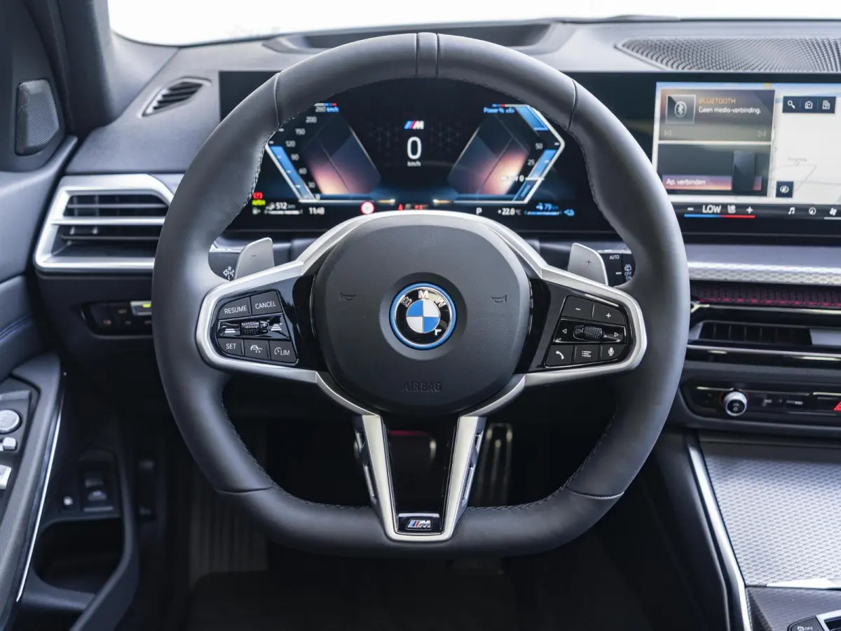 330e | M Sportpakket Pro | Innovation Pack | 19 inch | Stuurwielrand verwarmd | Glazen panoramadak | Trekhaak | Adaptive Cruise Control | Parking Assistant Plus