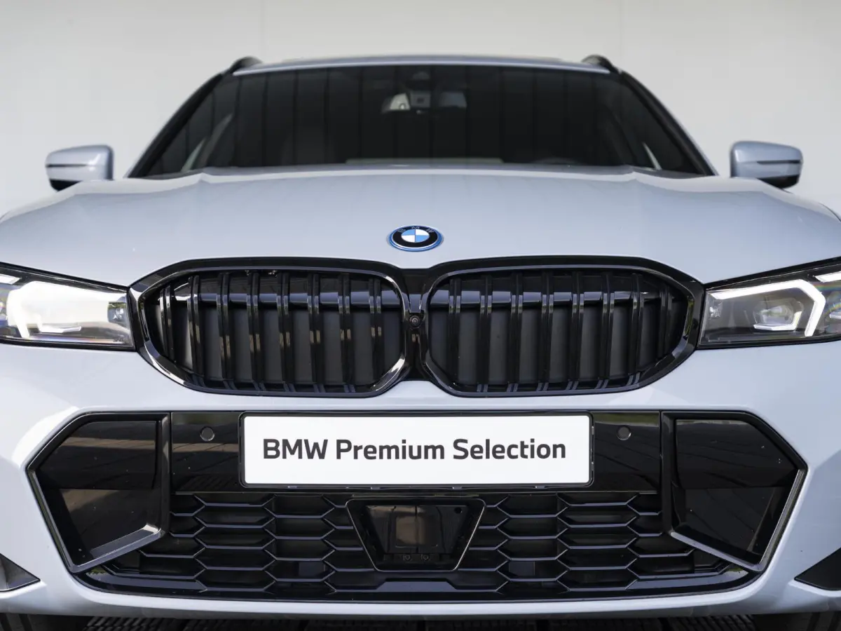 330e | M Sportpakket Pro | Innovation Pack | 19 inch | Stuurwielrand verwarmd | Glazen panoramadak | Trekhaak | Adaptive Cruise Control | Parking Assistant Plus