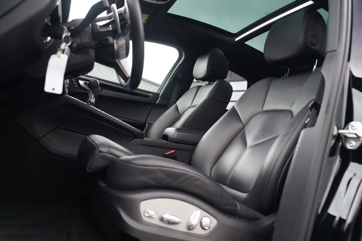 3.0 S | Panorama | Facelift | Luxe Leder | Camera | Lane assist | Bose Sound | Cruise control adaptief | Luchtvering