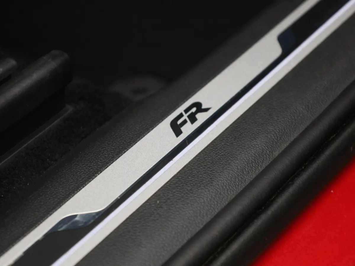 1.5 TSI FR Business Intense | PANORAMADAK | CLIMATE CONTROL | STOELVERWARMING | NAVIGATIE | CAMERA | DIGITAAL DASHBOARD | APPLE CARPLAY | MEMORY STOELEN |