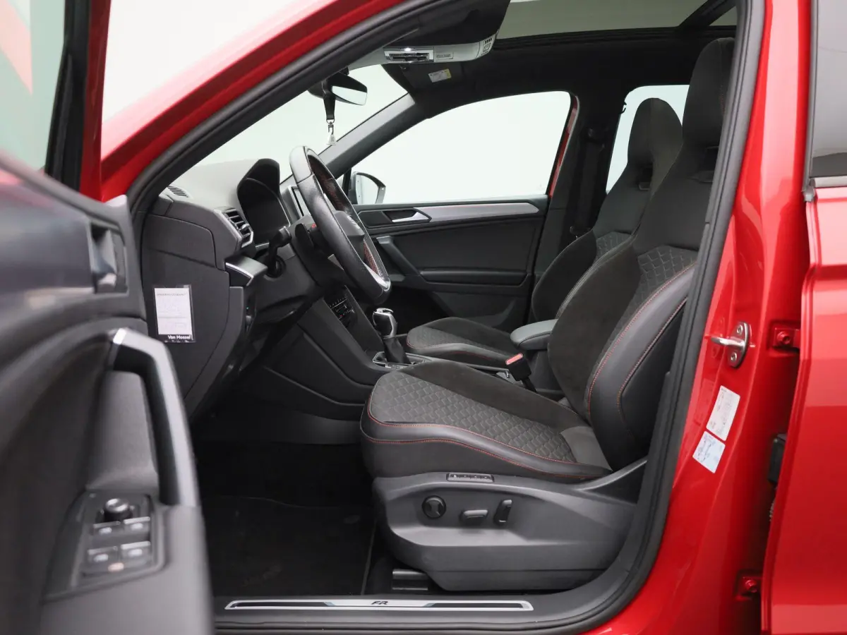 1.5 TSI FR Business Intense | PANORAMADAK | CLIMATE CONTROL | STOELVERWARMING | NAVIGATIE | CAMERA | DIGITAAL DASHBOARD | APPLE CARPLAY | MEMORY STOELEN |