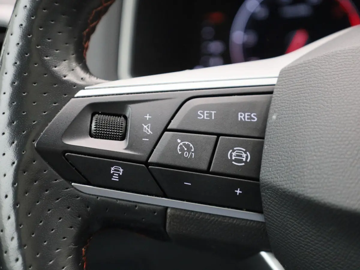 1.5 TSI FR Business Intense | PANORAMADAK | CLIMATE CONTROL | STOELVERWARMING | NAVIGATIE | CAMERA | DIGITAAL DASHBOARD | APPLE CARPLAY | MEMORY STOELEN |