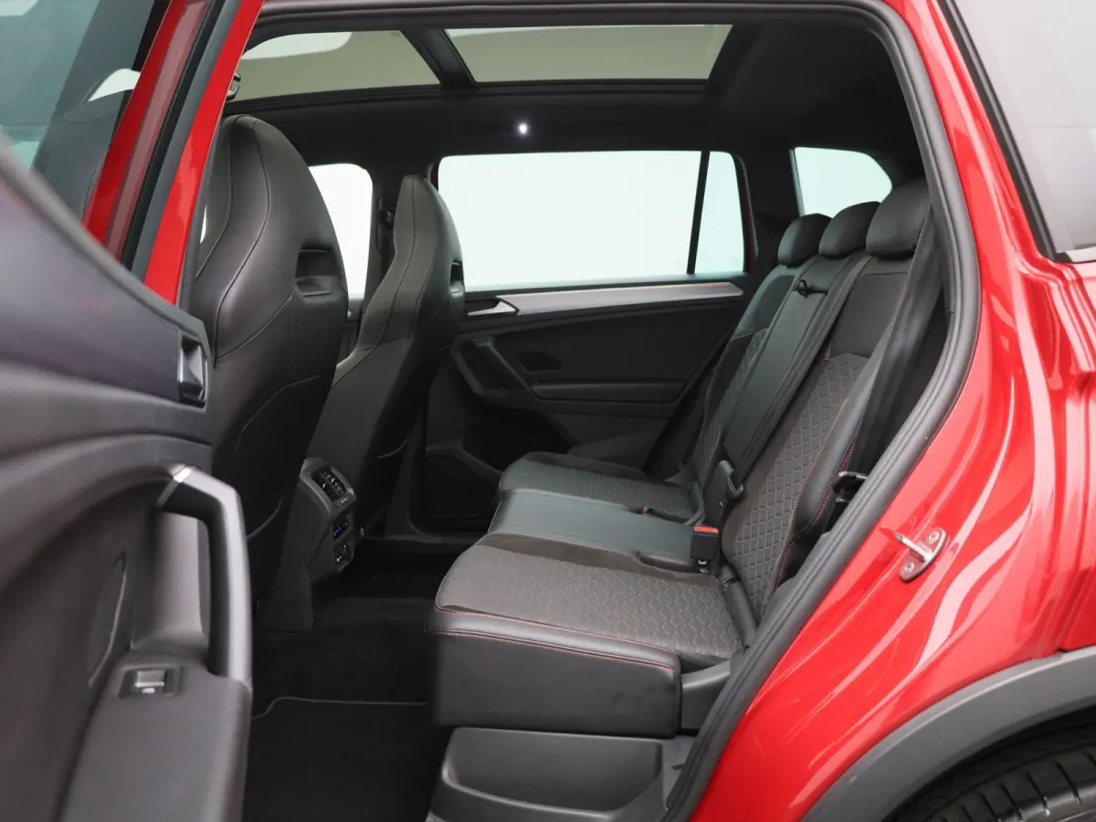 1.5 TSI FR Business Intense | PANORAMADAK | CLIMATE CONTROL | STOELVERWARMING | NAVIGATIE | CAMERA | DIGITAAL DASHBOARD | APPLE CARPLAY | MEMORY STOELEN |
