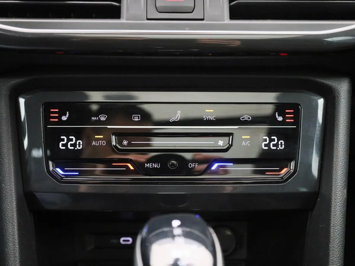 1.5 TSI FR Business Intense | PANORAMADAK | CLIMATE CONTROL | STOELVERWARMING | NAVIGATIE | CAMERA | DIGITAAL DASHBOARD | APPLE CARPLAY | MEMORY STOELEN |
