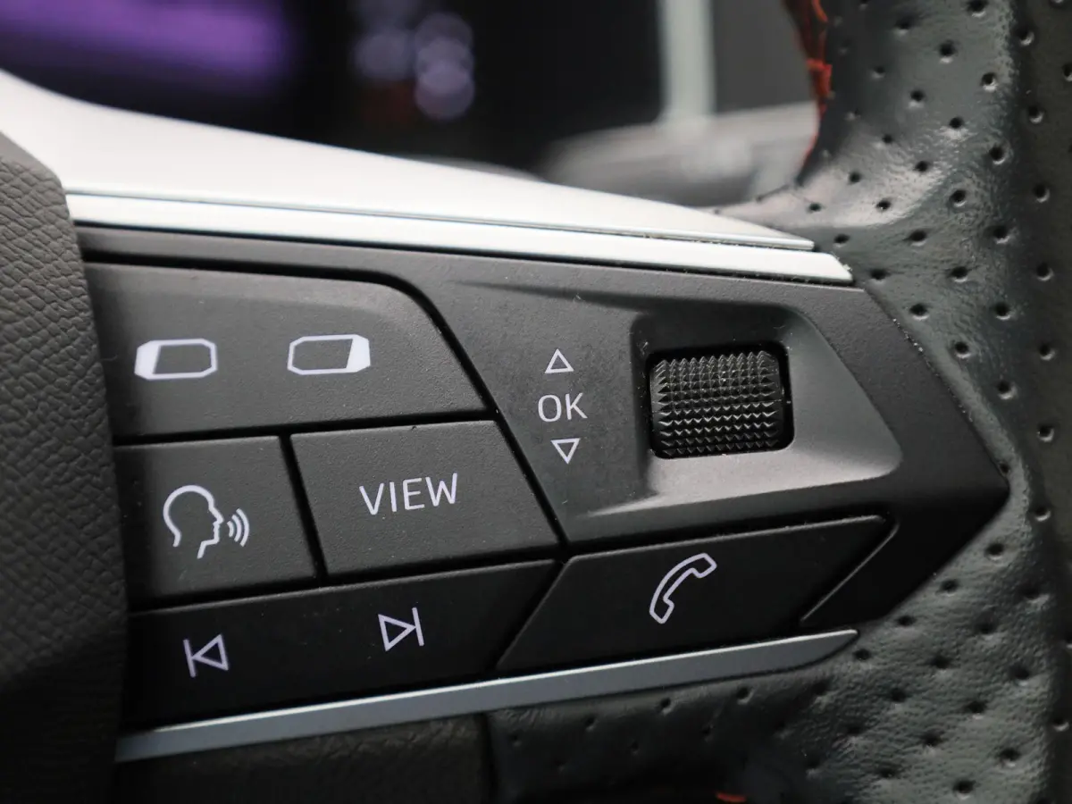 1.5 TSI FR Business Intense | PANORAMADAK | CLIMATE CONTROL | STOELVERWARMING | NAVIGATIE | CAMERA | DIGITAAL DASHBOARD | APPLE CARPLAY | MEMORY STOELEN |
