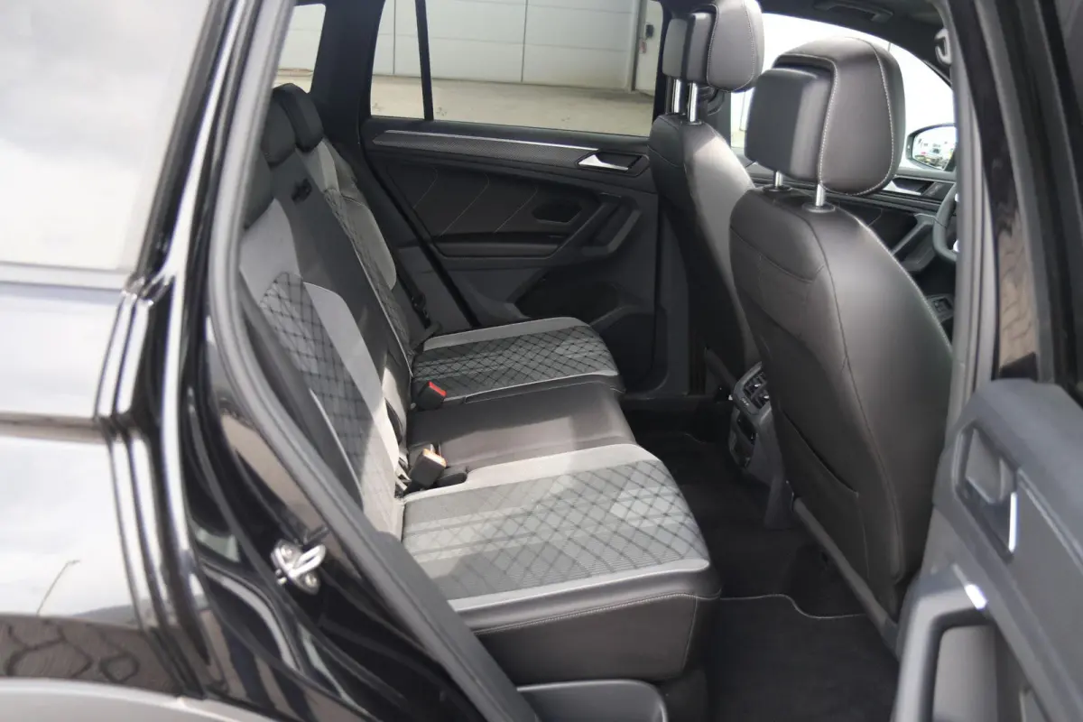 1.4 TSI eHybrid 245pk R-Line Business+ | SoH 90% | Panoramadak | Trekhaak | Achteruitrijcamera | Stoelverwarming | Head-up Display | Black Style
