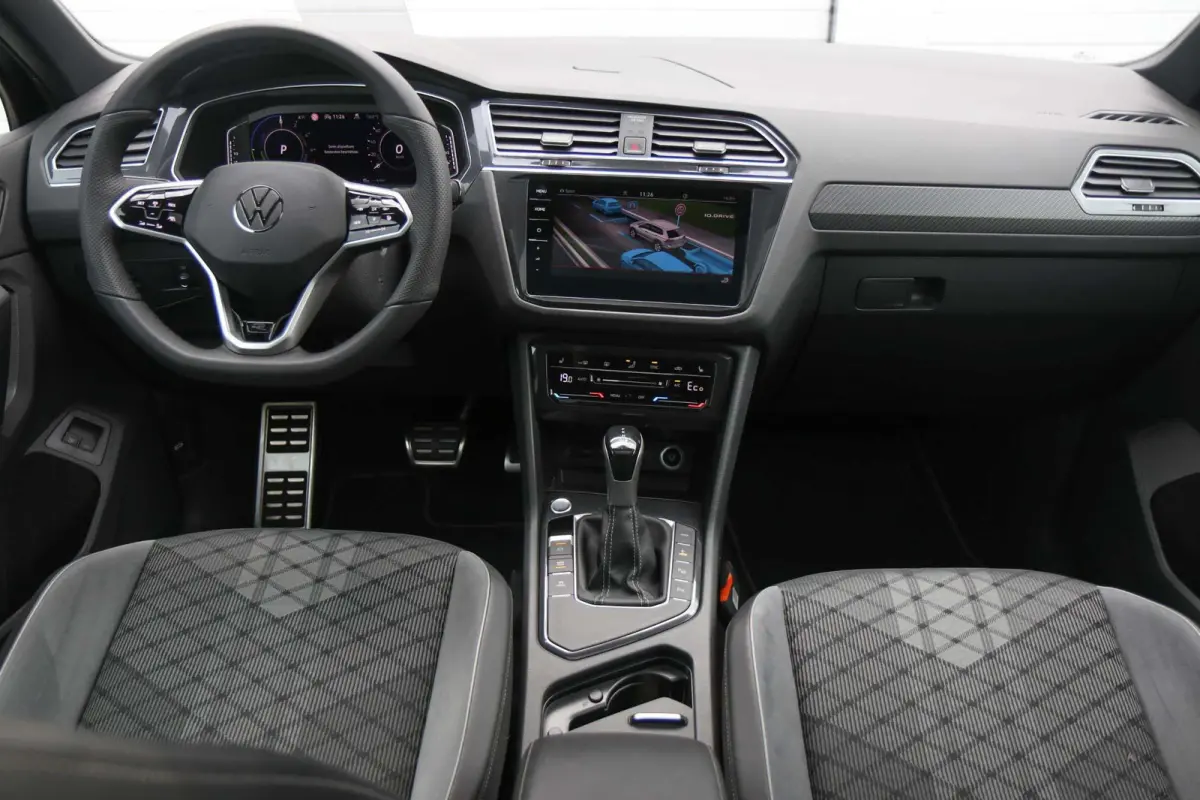 1.4 TSI eHybrid 245pk R-Line Business+ | SoH 90% | Panoramadak | Trekhaak | Achteruitrijcamera | Stoelverwarming | Head-up Display | Black Style