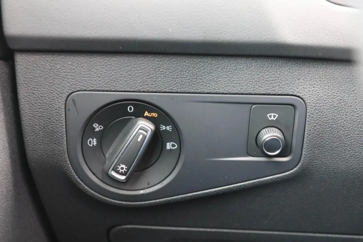 1.4 TSI eHybrid 245pk R-Line Business+ | SoH 90% | Panoramadak | Trekhaak | Achteruitrijcamera | Stoelverwarming | Head-up Display | Black Style