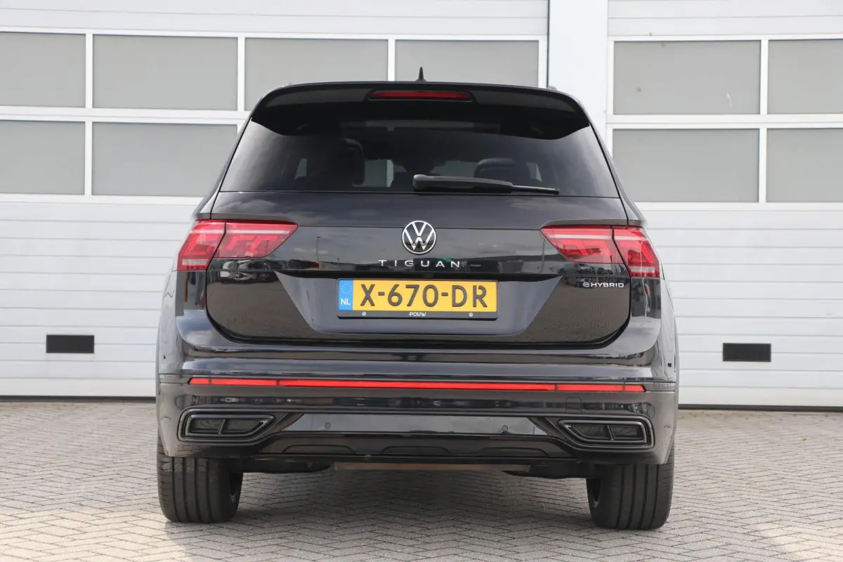 1.4 TSI eHybrid 245pk R-Line Business+ | SoH 90% | Panoramadak | Trekhaak | Achteruitrijcamera | Stoelverwarming | Head-up Display | Black Style