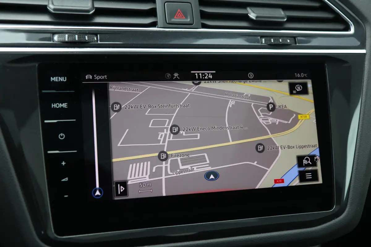 1.4 TSI eHybrid 245pk R-Line Business+ | SoH 90% | Panoramadak | Trekhaak | Achteruitrijcamera | Stoelverwarming | Head-up Display | Black Style