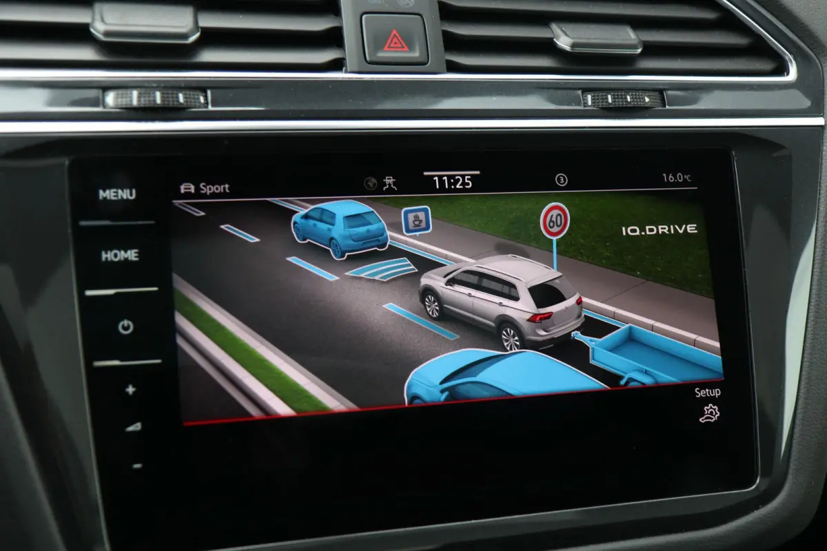 1.4 TSI eHybrid 245pk R-Line Business+ | SoH 90% | Panoramadak | Trekhaak | Achteruitrijcamera | Stoelverwarming | Head-up Display | Black Style