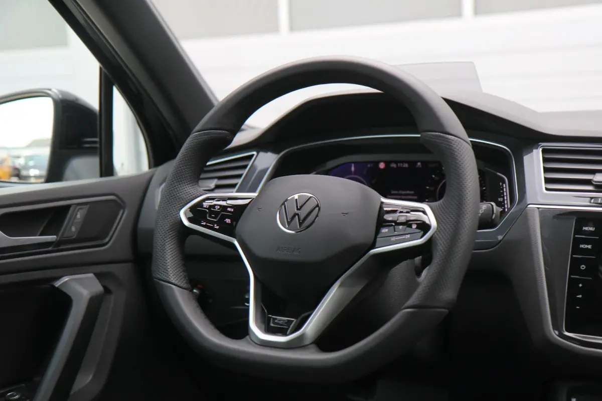 1.4 TSI eHybrid 245pk R-Line Business+ | SoH 90% | Panoramadak | Trekhaak | Achteruitrijcamera | Stoelverwarming | Head-up Display | Black Style