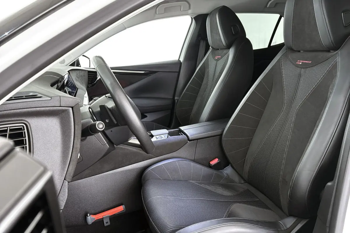 1.2 PureTech Performance Line Automaat 360-Camera Apple Carplay 19"