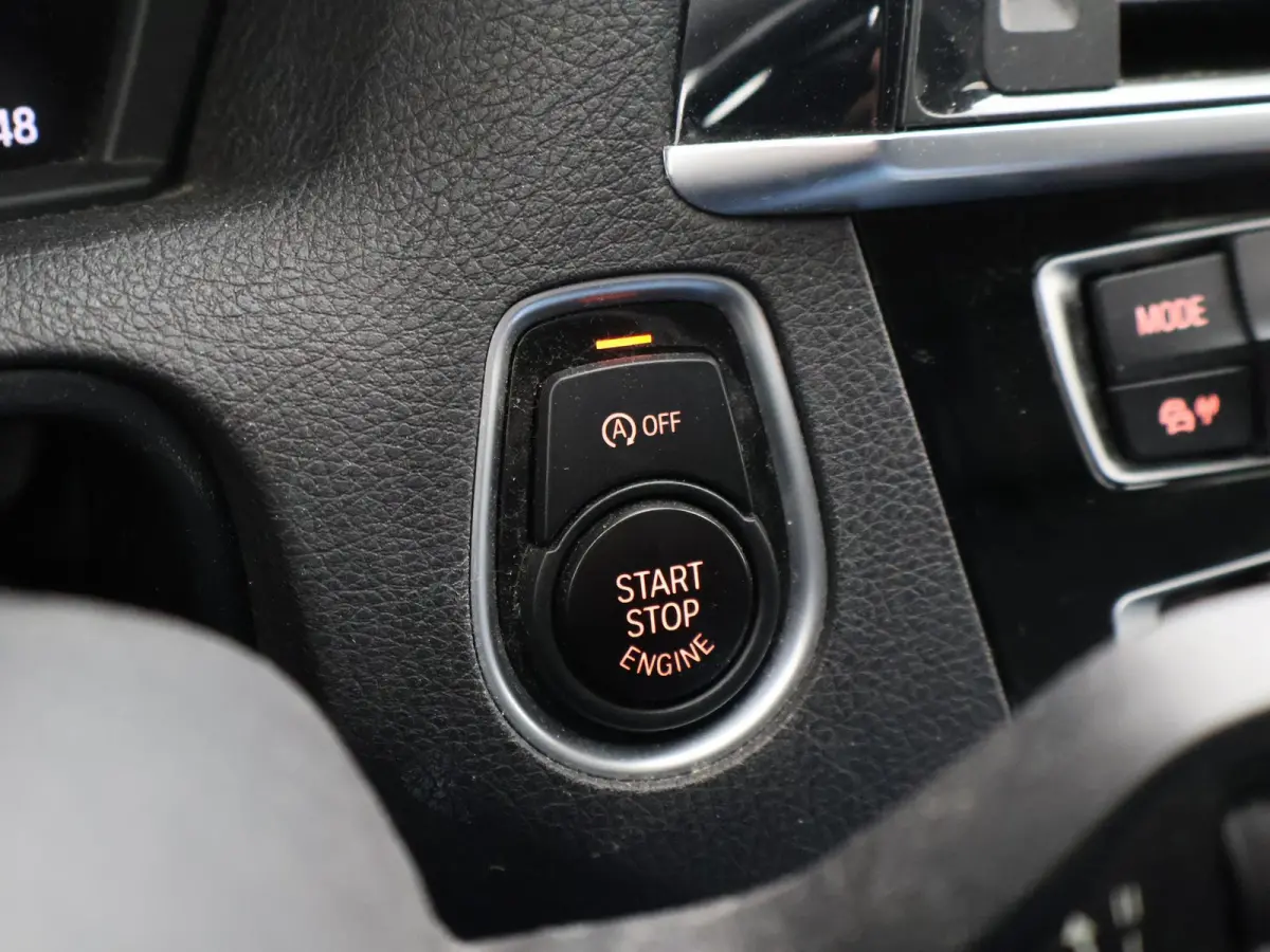 120i 184 PK H.E. LUXURY AUT. + DRAADLOZE CARPLAY | LEDER | STOELVERW. | AFN. TREKHAAK