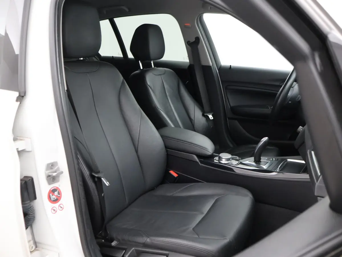 120i 184 PK H.E. LUXURY AUT. + DRAADLOZE CARPLAY | LEDER | STOELVERW. | AFN. TREKHAAK