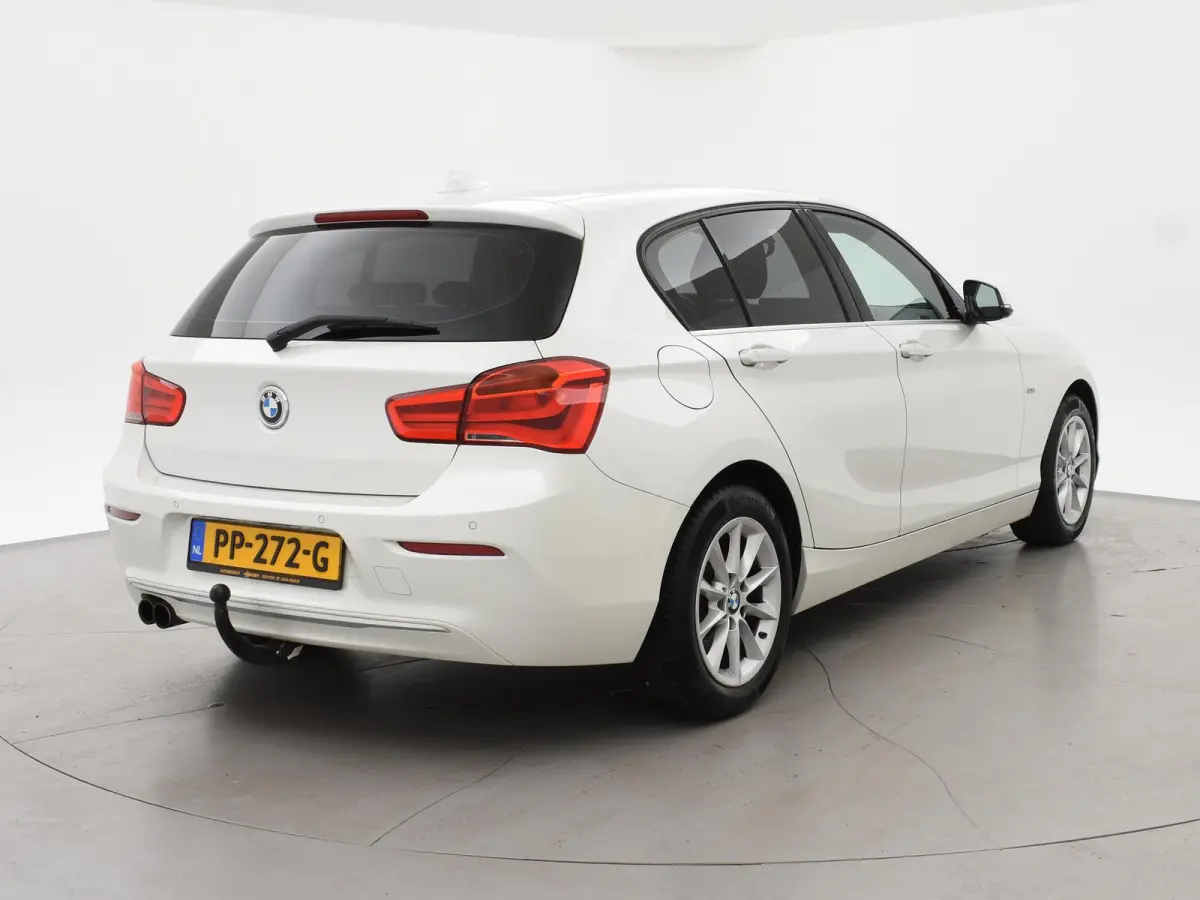 120i 184 PK H.E. LUXURY AUT. + DRAADLOZE CARPLAY | LEDER | STOELVERW. | AFN. TREKHAAK