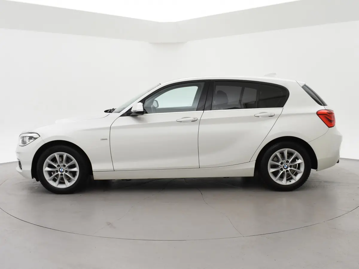 120i 184 PK H.E. LUXURY AUT. + DRAADLOZE CARPLAY | LEDER | STOELVERW. | AFN. TREKHAAK