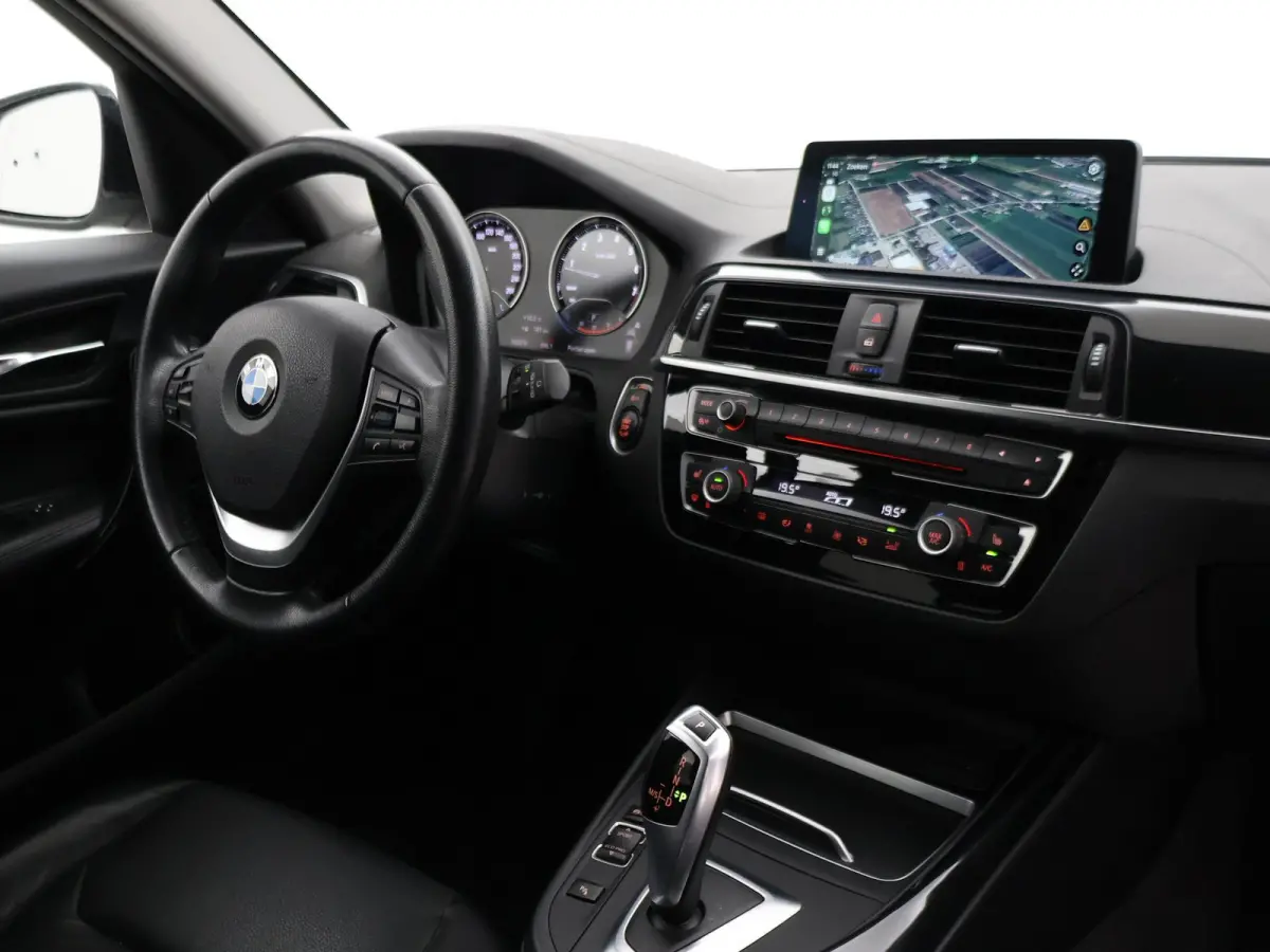 120i 184 PK H.E. LUXURY AUT. + DRAADLOZE CARPLAY | LEDER | STOELVERW. | AFN. TREKHAAK